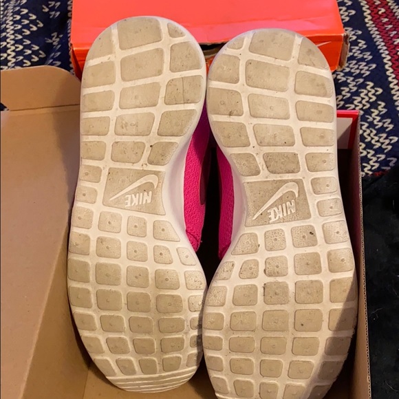 Nike women’s roshe runs - Picture 3 of 5